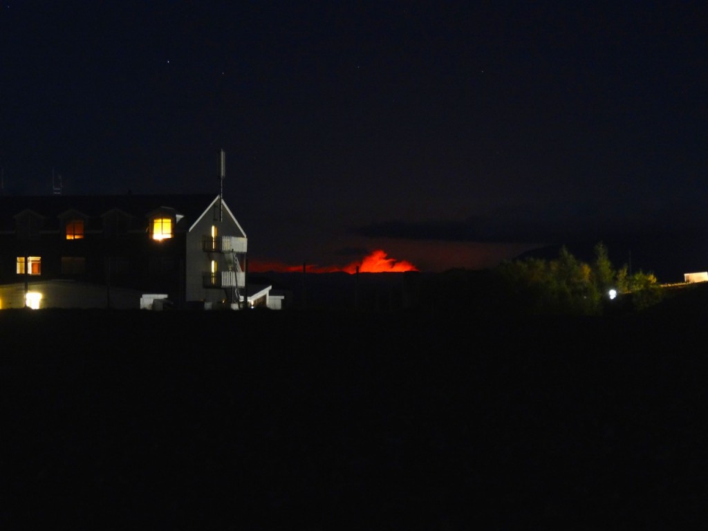 Blick von Skutussstadir zum nächtlichen Vulkanglühen. 12.09.2014