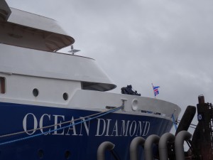 Die MS Ocean Diamond bereits beflaggt für die Reise nach Island. 14.05.2015