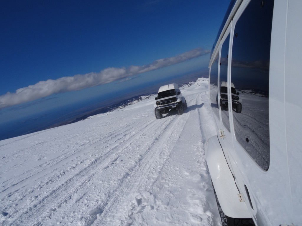 Auf dem Gletscher und Vulkan Eyjafjallajökull. 01. Juni 2015