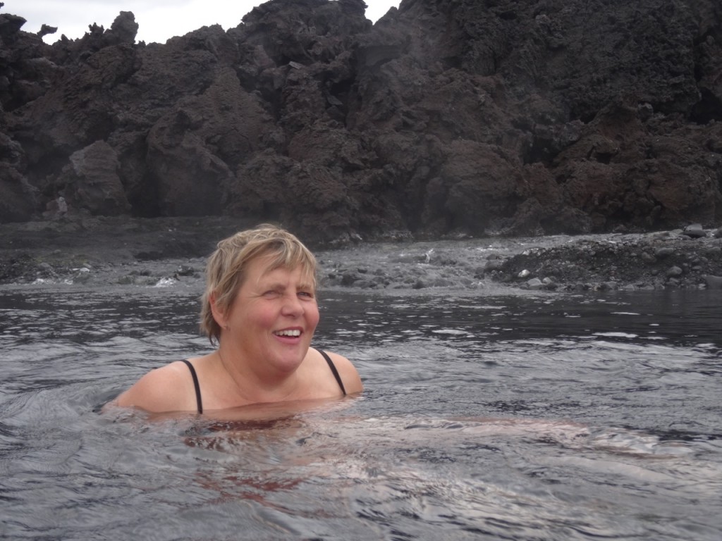 Einmalig - warmes Bad bei der neuen Lava in Holuhraun. 28.08.2015